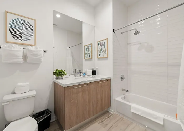 Spacious 3br Urban Getaway W Gym Chicago