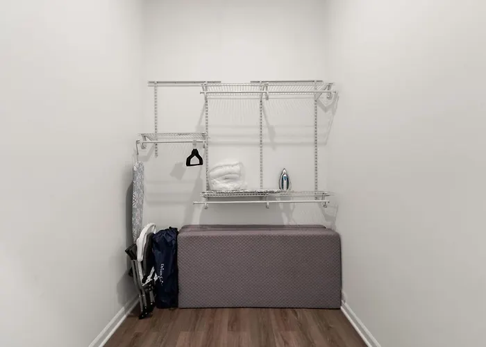 Spacious 3br Urban Getaway W Gym Hébergement de vacances *