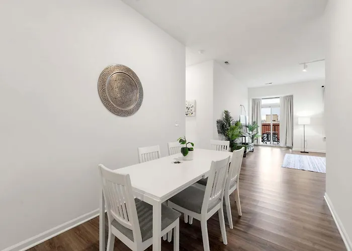 Spacious 3br Urban Getaway W Gym Hébergement de vacances Chicago
